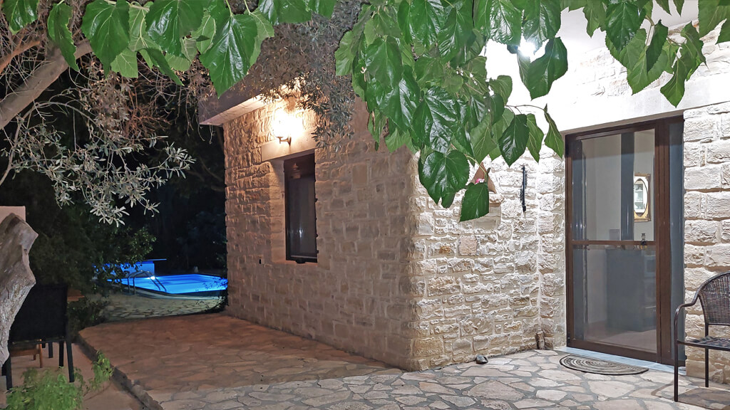 Villa Elia building night 2