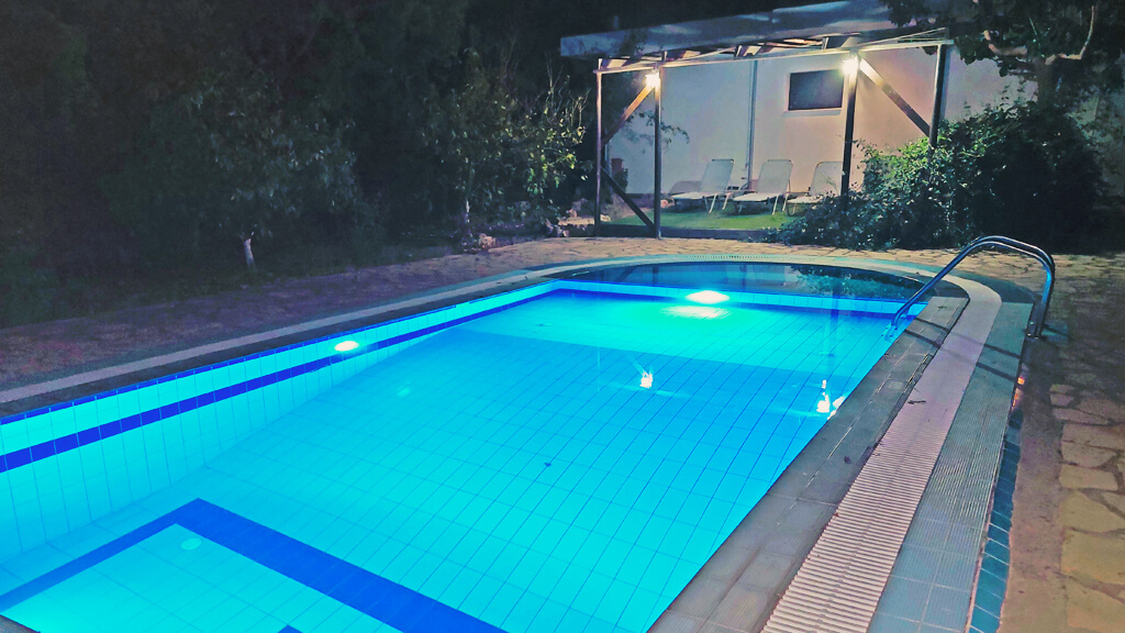 Villa Elia pool night2