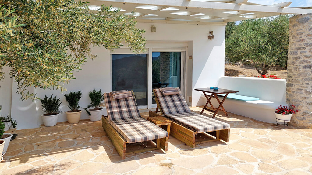 Villa PETRA veranda sunbeds