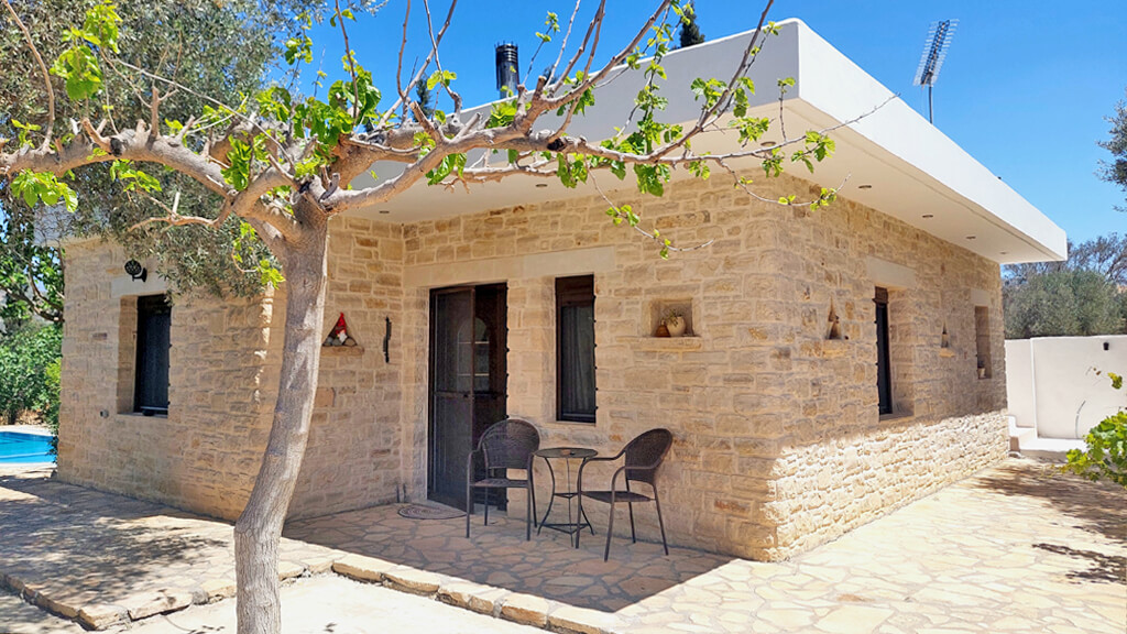 villa elia entrance building