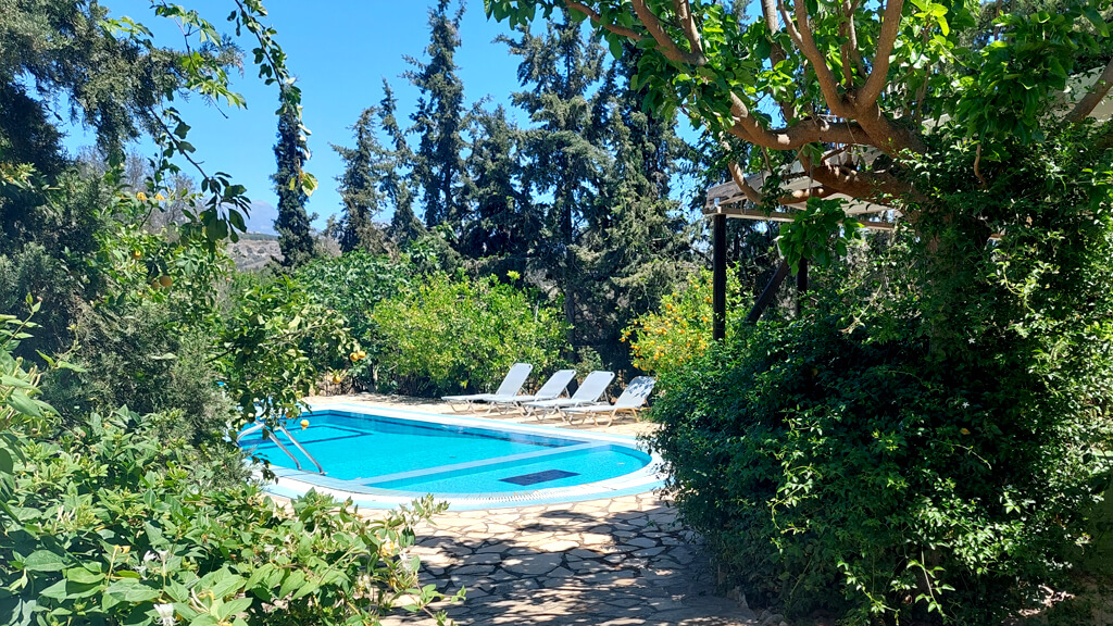 villa elia pool garden